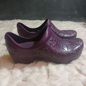 Dansko Pixie Purple Floral Embossed Nursing Clog Shoe Womens EU 39, US 8.5-9